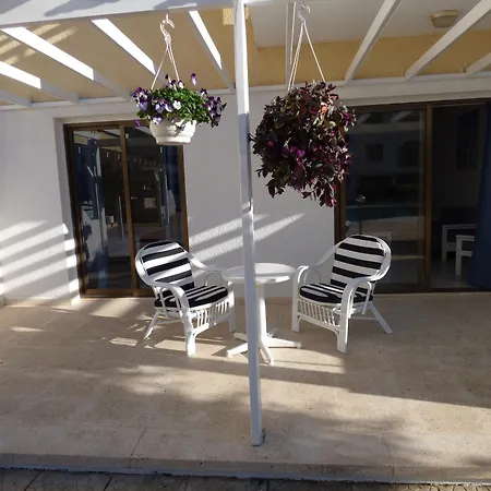 Amore Hotel Apartments 2* بروتاراس