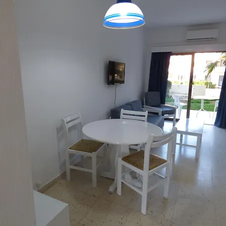 Amore Hotel Apartments 2* بروتاراس