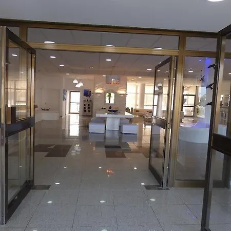 Amore Hotel Apartments 2* بروتاراس