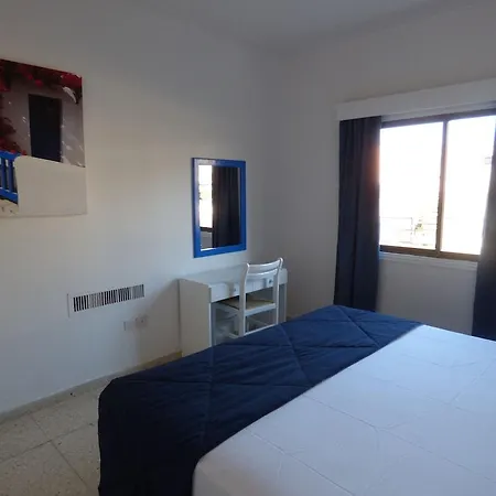Amore Hotel Apartments 2* بروتاراس