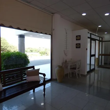Amore Hotel Apartments 2* بروتاراس