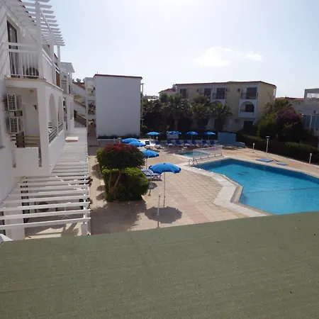Amore Hotel Apartments 2* بروتاراس