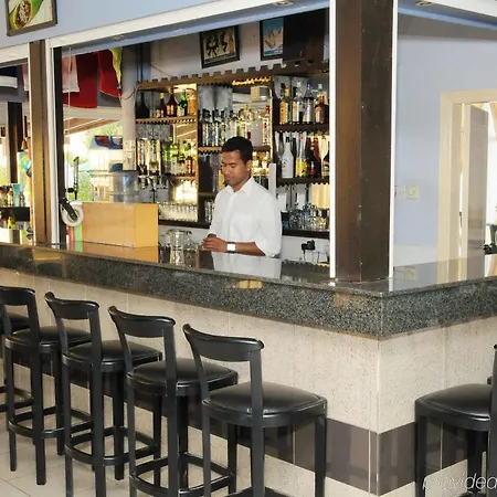Amore Hotel Apartments 2* بروتاراس